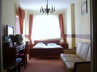 Отель Hotel Regius Ополе Апартаменты с 2 спальнями (для 3 взрослых)-1